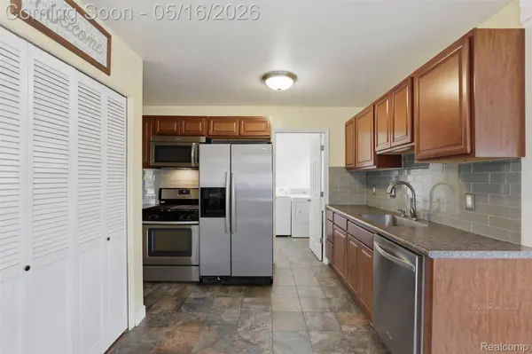 245 Darwin ST, Westland, MI 48186