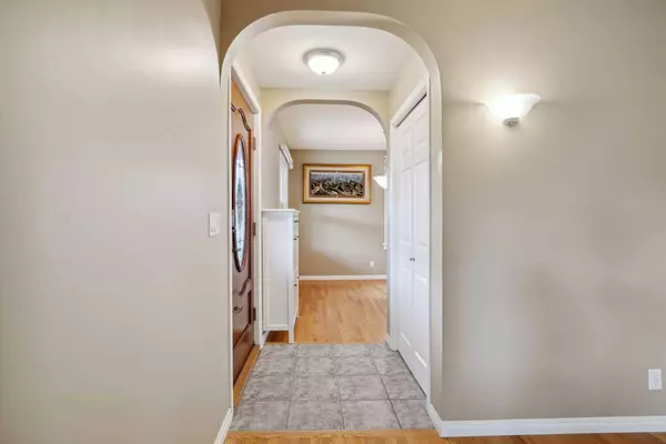 413 26 AVE NW, Calgary, AB T2M 3E3