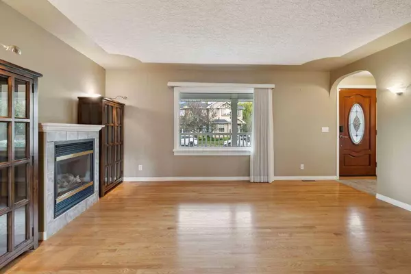 413 26 AVE NW, Calgary, AB T2M 3E3