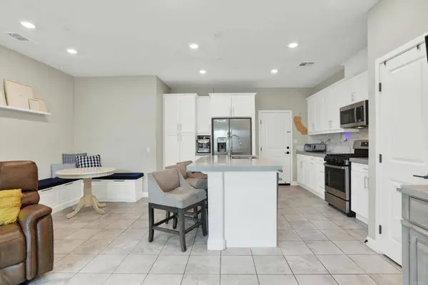 1087 Delpy View, Vista, CA 92084