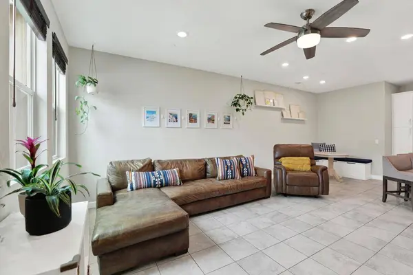 1087 Delpy View, Vista, CA 92084