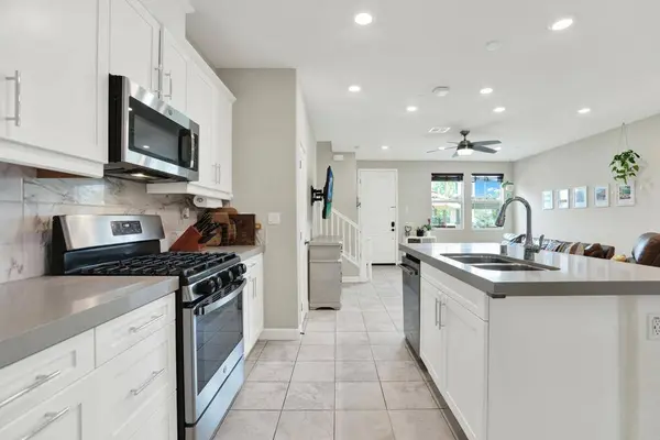 1087 Delpy View, Vista, CA 92084