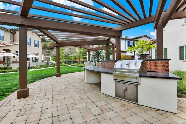 1087 Delpy View, Vista, CA 92084