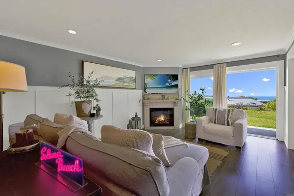 640 W Solana CIR #19, Solana Beach, CA 92075