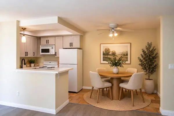 432 Edgehill LN, Oceanside, CA 92054