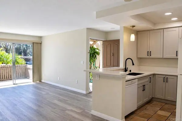 432 Edgehill LN, Oceanside, CA 92054