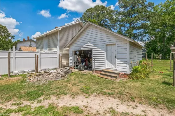 32105 Elizabeth St ST, Boykins, VA 23827