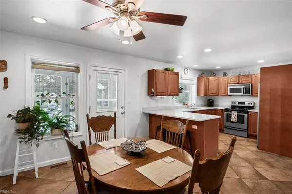 7516 Doe Bay LN, Chincoteague Island, VA 23336