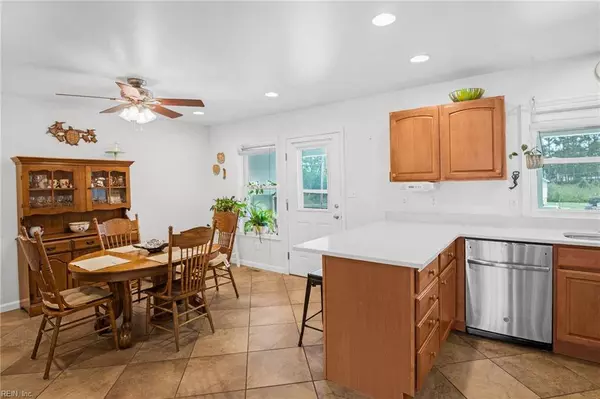 7516 Doe Bay LN, Chincoteague Island, VA 23336