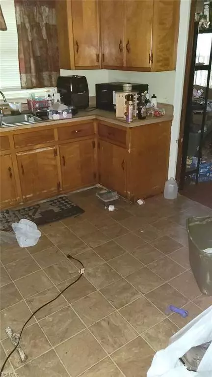 37 Colony RD, Newport News, VA 23602