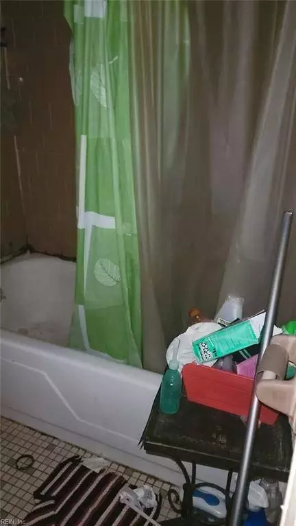 37 Colony RD, Newport News, VA 23602