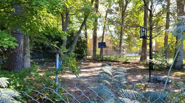 37 Colony RD, Newport News, VA 23602