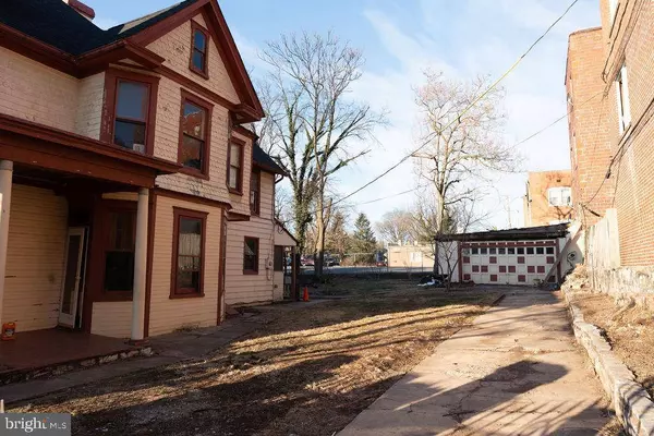 209 S MAPLE AVE, Martinsburg, WV 25401