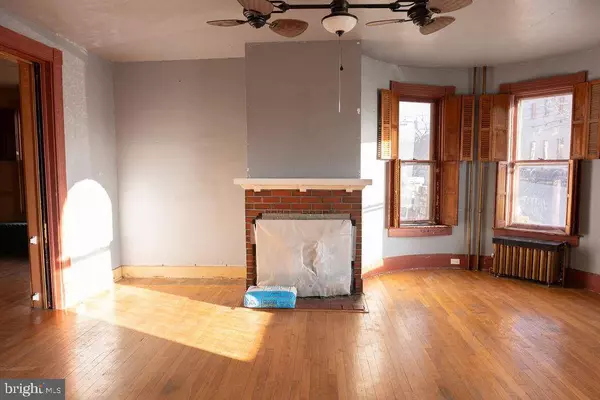 209 S MAPLE AVE, Martinsburg, WV 25401