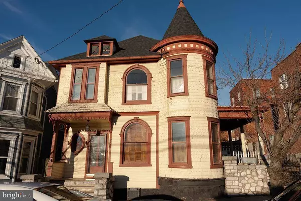 209 S MAPLE AVE, Martinsburg, WV 25401