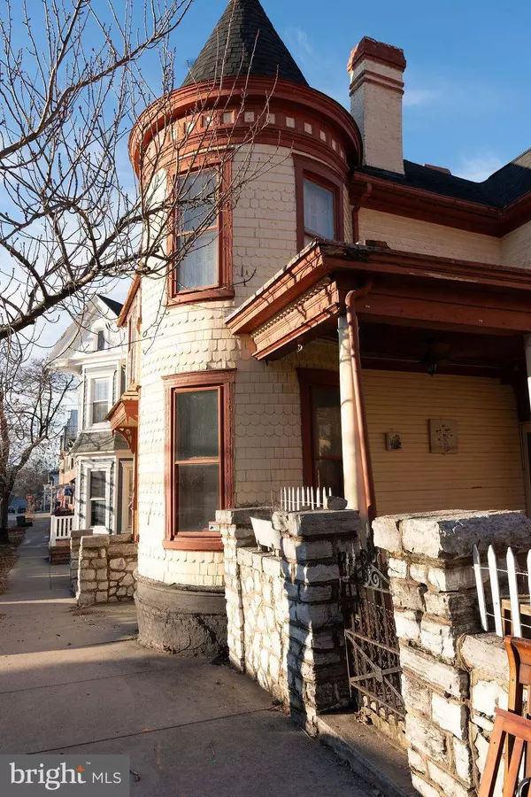 209 S MAPLE AVE, Martinsburg, WV 25401