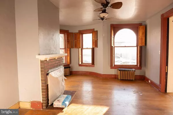 209 S MAPLE AVE, Martinsburg, WV 25401