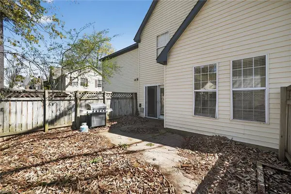 104 White Ridge LN, Yorktown, VA 23693