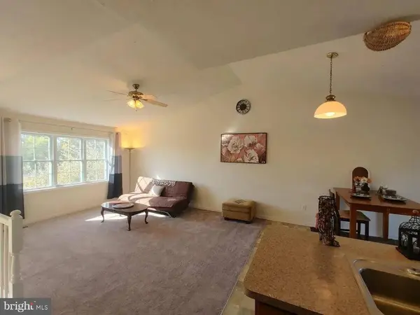 73 SNAKE EYES LN, Berkeley Springs, WV 25411