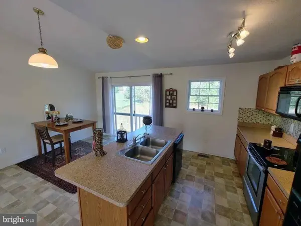 73 SNAKE EYES LN, Berkeley Springs, WV 25411