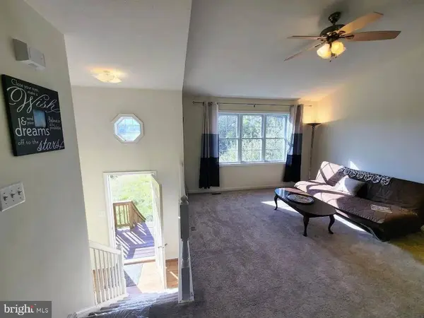 73 SNAKE EYES LN, Berkeley Springs, WV 25411