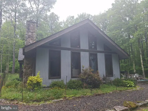 440 BOBCAT RD, Davis, WV 26260