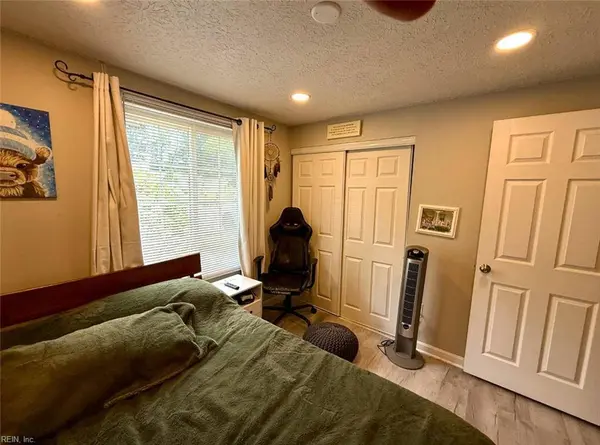 220 Rockingham DR, Newport News, VA 23601