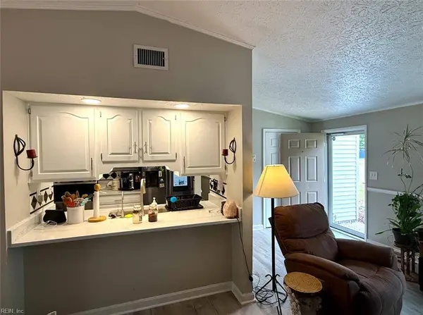 220 Rockingham DR, Newport News, VA 23601