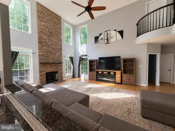 7164 N CREST CT, Warrenton, VA 20187