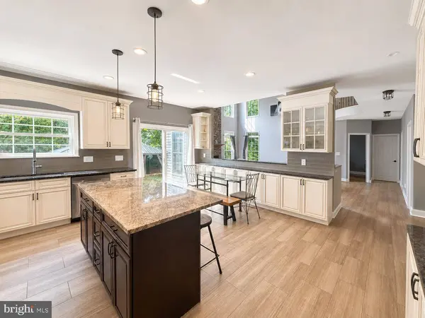 7164 N CREST CT, Warrenton, VA 20187