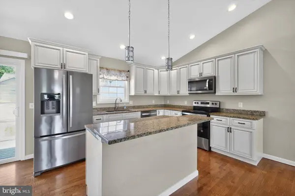 108 AUGUSTA AVE, Grottoes, VA 24441
