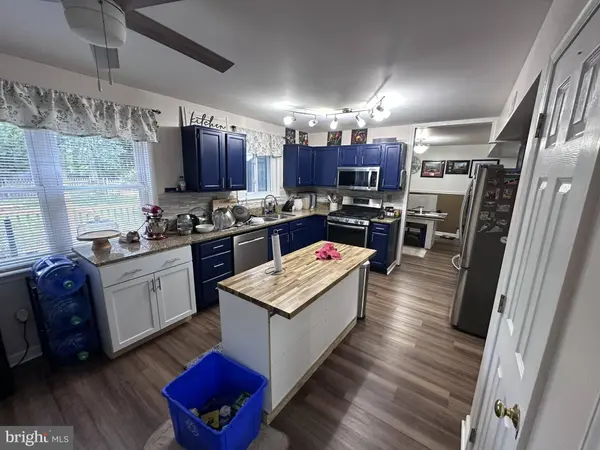 4802 QUEENSBURY CIR, Fredericksburg, VA 22408