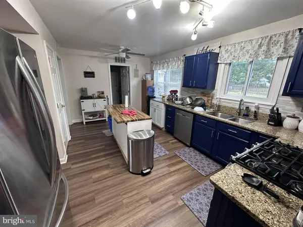 4802 QUEENSBURY CIR, Fredericksburg, VA 22408