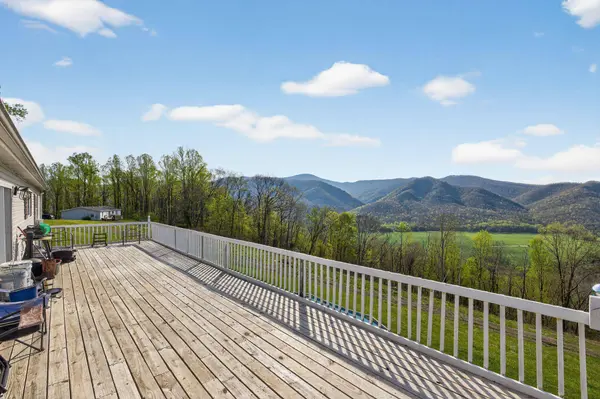 355 Clan Alpine WAY, Glasgow, VA 24555