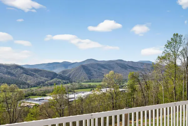 355 Clan Alpine WAY, Glasgow, VA 24555