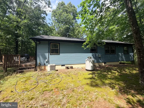 756 GREENWOODS DR, Berkeley Springs, WV 25411