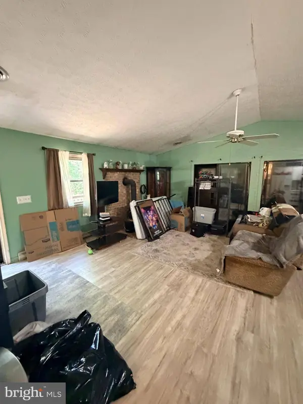 756 GREENWOODS DR, Berkeley Springs, WV 25411
