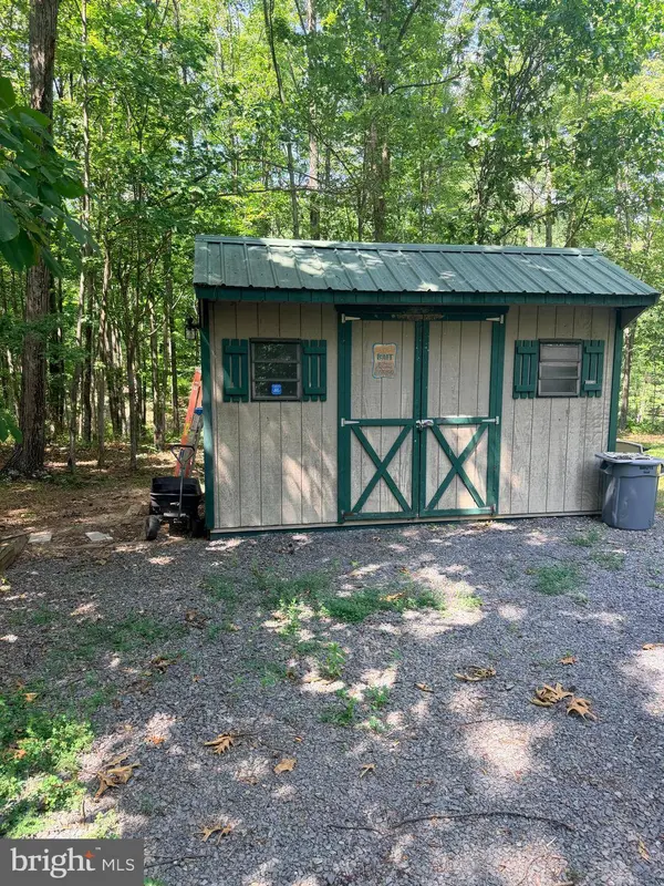 756 GREENWOODS DR, Berkeley Springs, WV 25411
