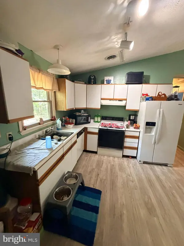756 GREENWOODS DR, Berkeley Springs, WV 25411