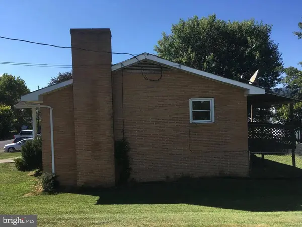 208 EISENHOWER DR, Moorefield, WV 26836