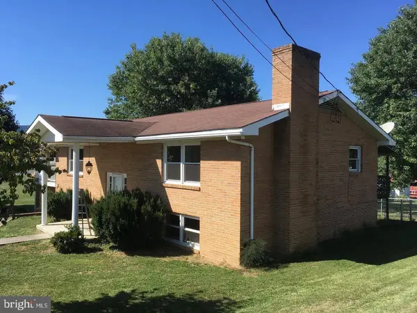 208 EISENHOWER DR, Moorefield, WV 26836