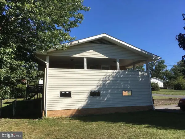 208 EISENHOWER DR, Moorefield, WV 26836