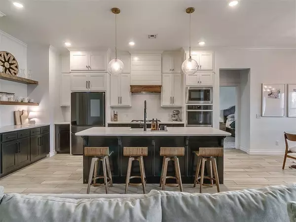 10580 Pine Ridge DR, Edmond, OK 73025