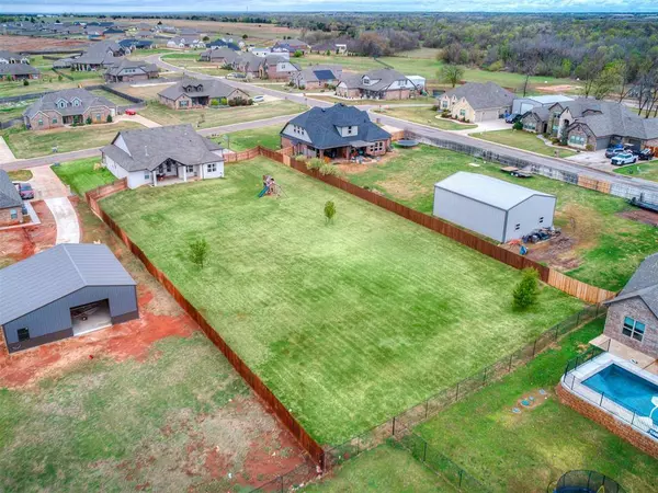 10580 Pine Ridge DR, Edmond, OK 73025