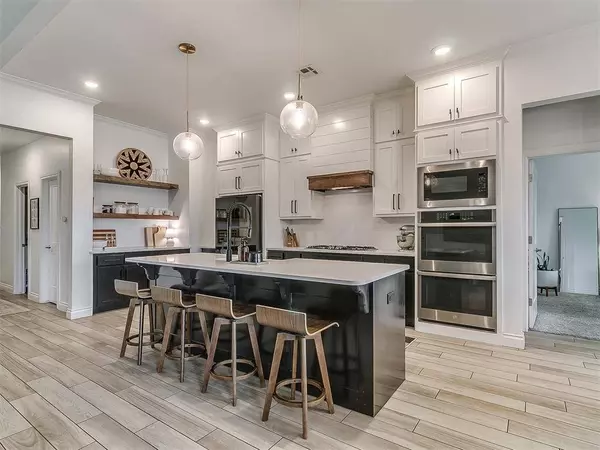 10580 Pine Ridge DR, Edmond, OK 73025