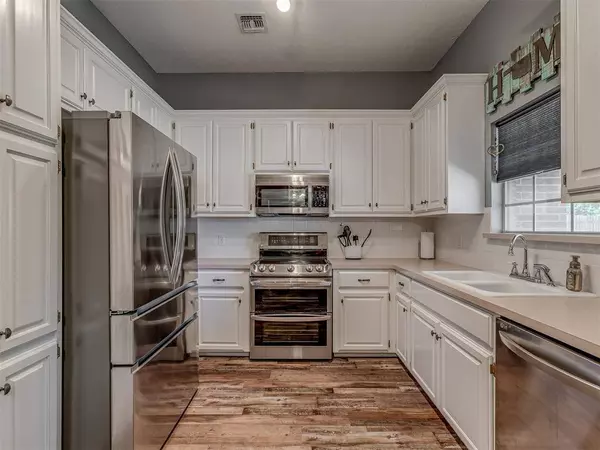 209 W 6th ST, Edmond, OK 73003