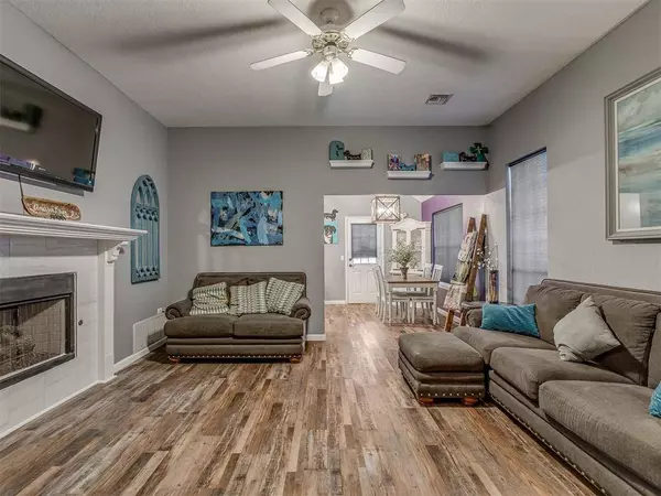 209 W 6th ST, Edmond, OK 73003