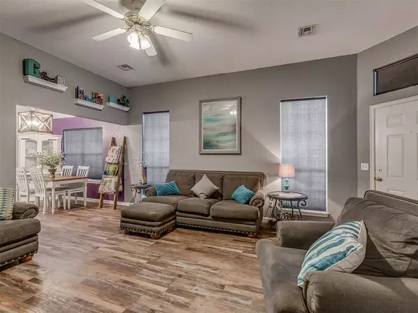 209 W 6th ST, Edmond, OK 73003