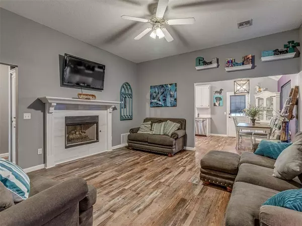 209 W 6th ST, Edmond, OK 73003