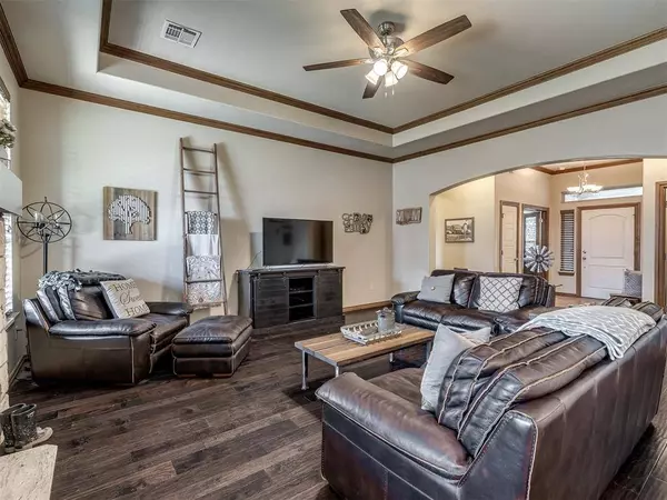 321 Highland Village DR, Norman, OK 73069